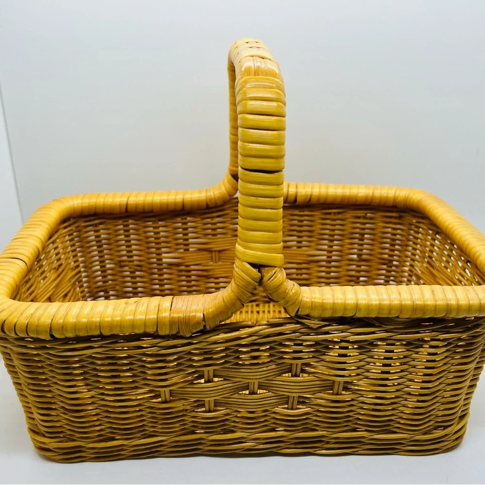 NWT Wicker Basket with Handle 10” L x 7” W “6” H
